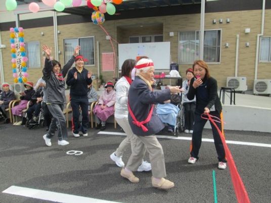 イベントを楽しむ人々