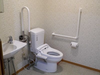 手すり付トイレの内観