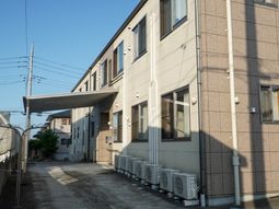 建物の外観と入口