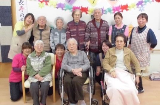 笑顔の集合写真多目的室