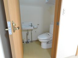 清潔なトイレの一室