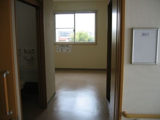 明るい居室入口