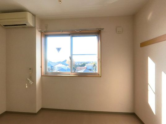 陽光の差し込む居室