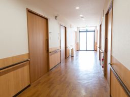 清潔な廊下の光景