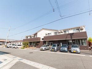 広々とした建物の外観