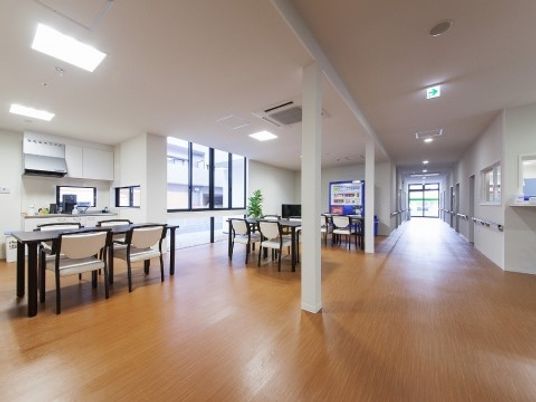 清潔感ある明るい共用スペース