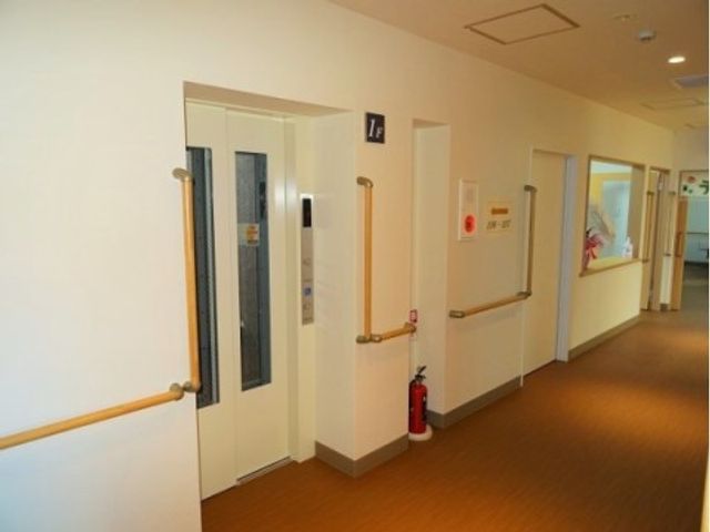 廊下の明るい様子
