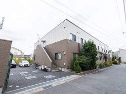 茶色の外壁の建物外観