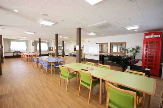 広々とした食事の場