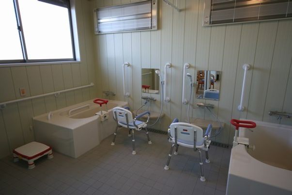 介護用バス設備の浴室
