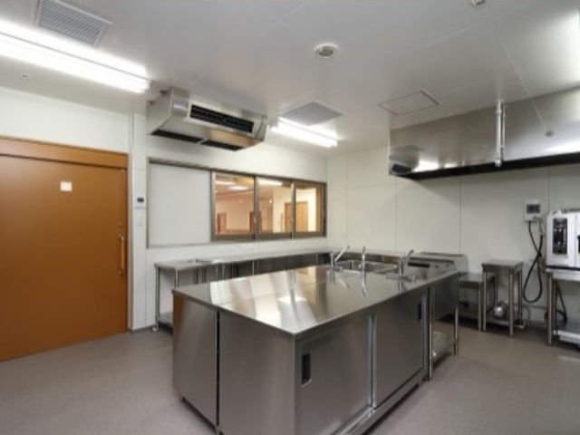 清潔なキッチン設備 厨房 充実した設備を備えたキッチンで、食事の準備がスムーズにできます。
