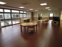 共用スペースの広々とした居室