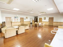 広々としたラウンジ