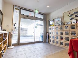 外の見える玄関