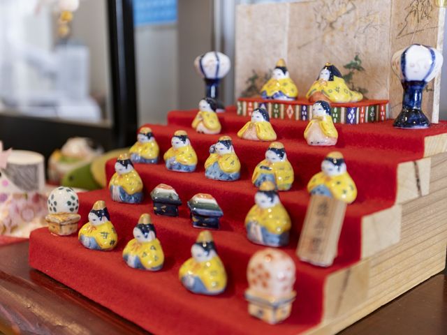 ひな人形展示 エントランス 趣のあるひな人形が飾られたエントランスです。和の風情が感じられる雰囲気をお楽しみください。