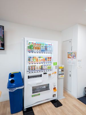 休憩スペースの自動販売機
