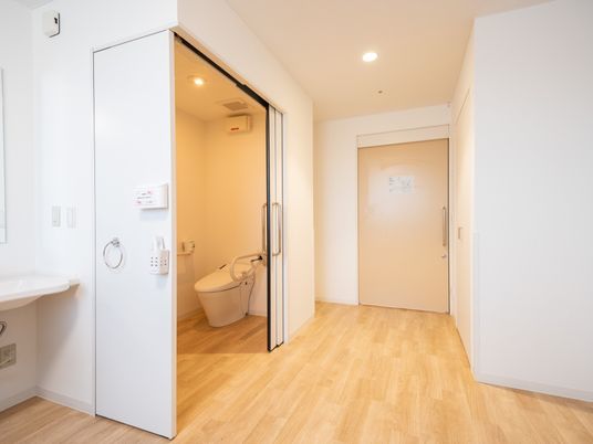 洗面所とトイレの室内