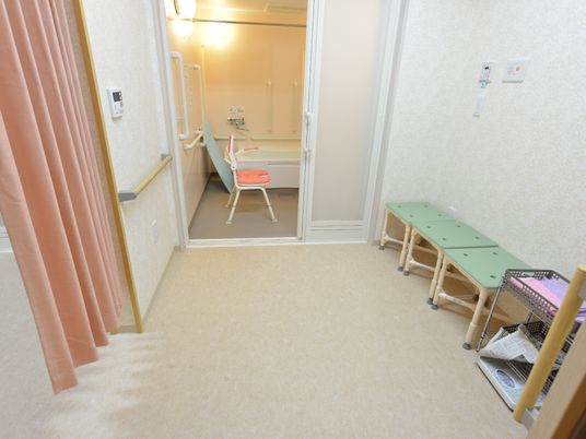 浴室への開口部と手摺