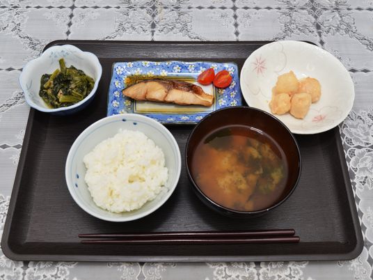 栄養バランスの取れた食事セット