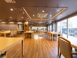 明るいダイニング空間