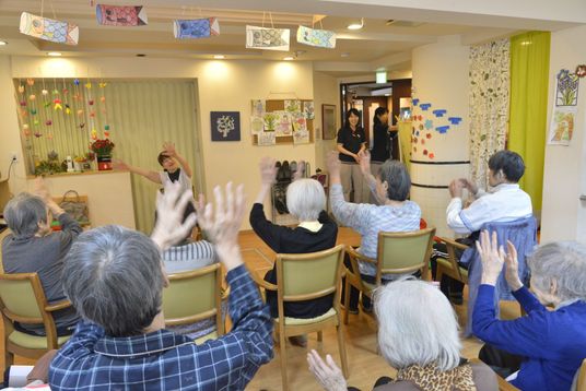 楽しそうな集団体操の場