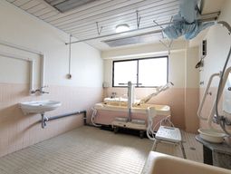 ケア用浴室設備
