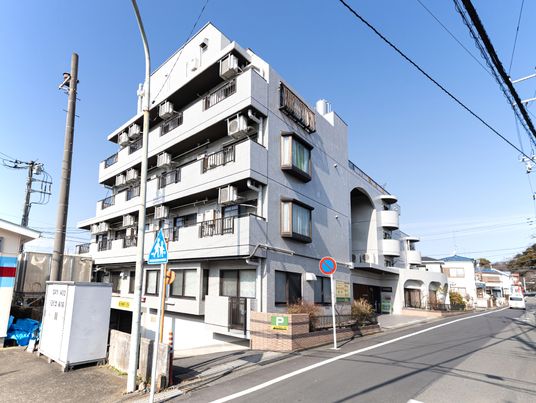 多階層建物の外観