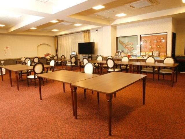 広々とした食堂の様子 食堂 ゆったりとした食堂です。共に食事を楽しむ空間で、心地よい時間を過ごせます。