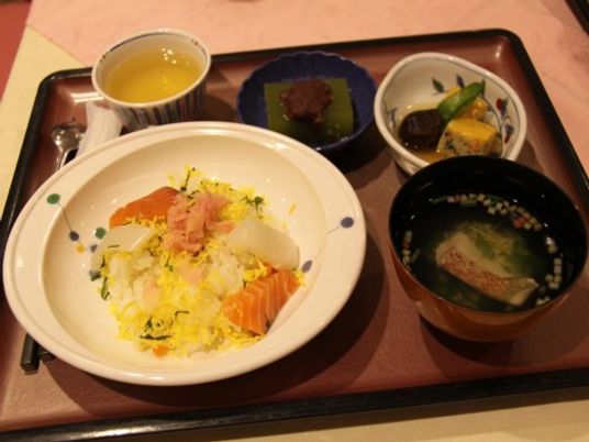 彩り豊かな食事膳