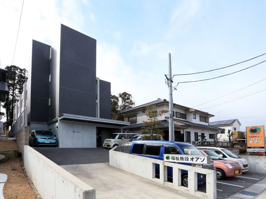 現代的な建物の外観