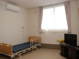 シンプルな居室の一角