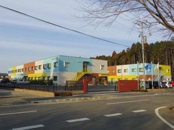 カラフルな建物の外観