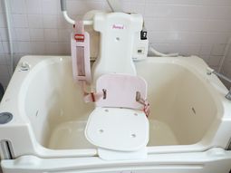 バリアフリーの浴槽設備