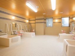 明るい清潔な浴室