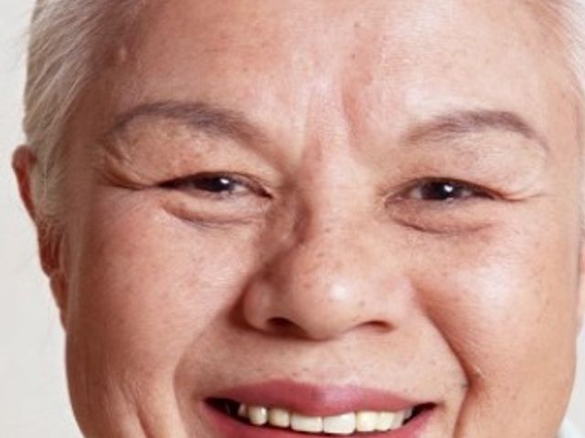 笑顔のご年配女性 温かな笑顔が迎えてくれる職場で、心のこもったサポートを提供しませんか。働くやりがいを感じられる環境です。
