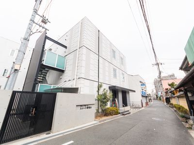 新しい建物の外観