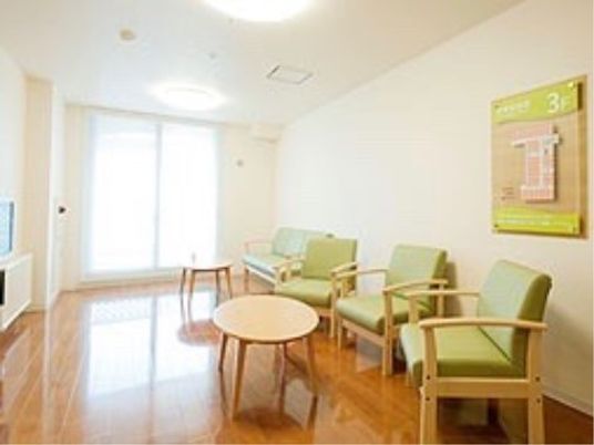 待合室の明るいインテリア