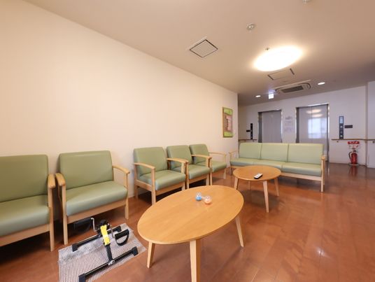 広々とした待合室
