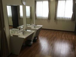 清潔な洗面室の設備