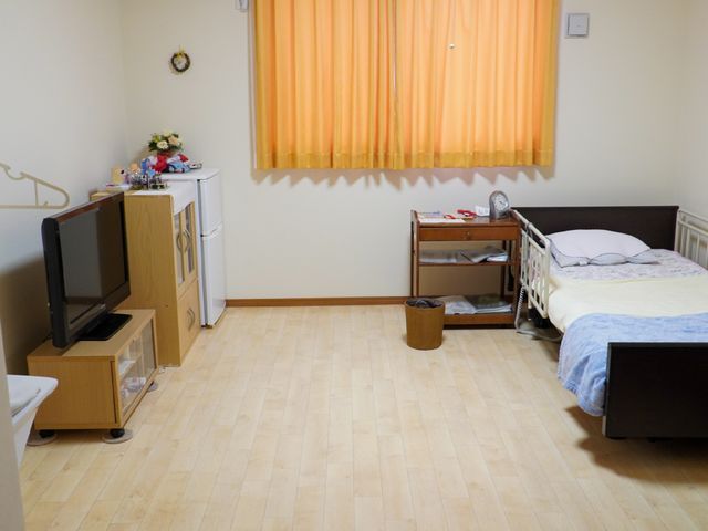 居室の様子 居室 居心地の良い個室です。日当たりがよく、暖かみのある空間で、自分の時間を大切に過ごせます。