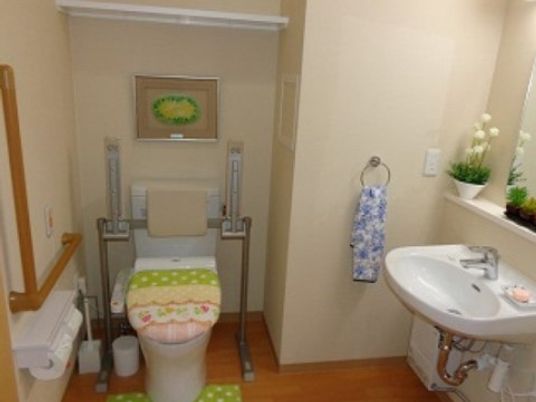 手すり付きトイレ空間