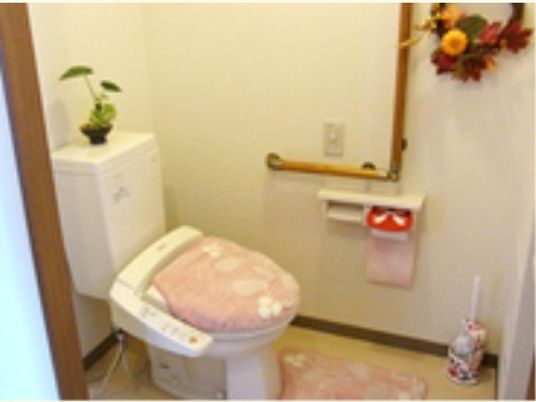 バリアフリー設計のトイレ