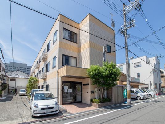 きれいな建物の外観