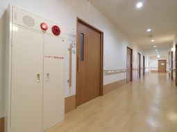 明るい通路の様子