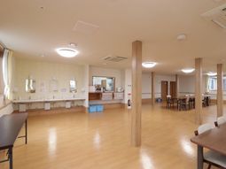 広々した清潔な食堂