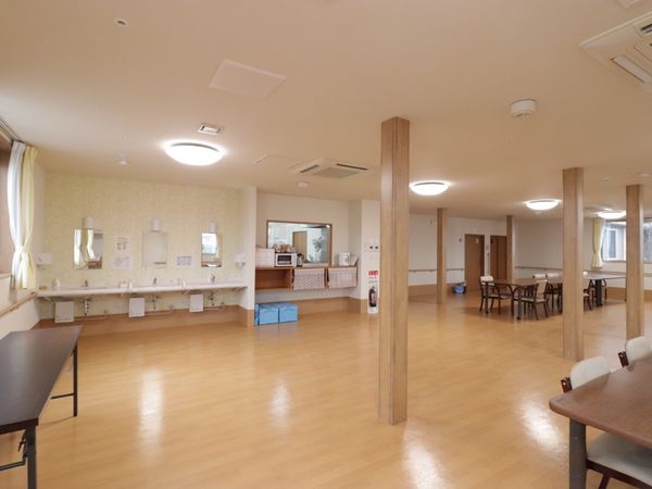 広々した清潔な食堂