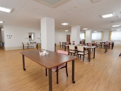 広々とした明るいダイニング