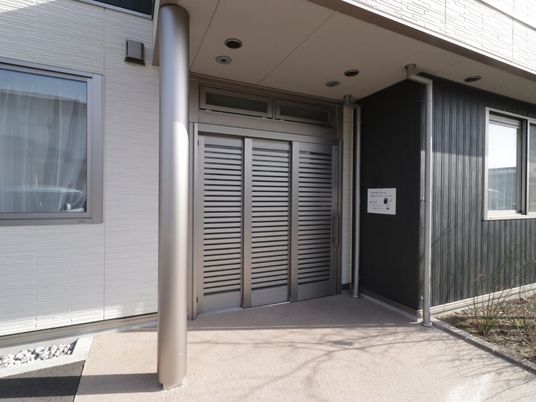 建物の入り口