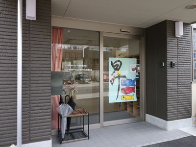 エントランスの自動ドア