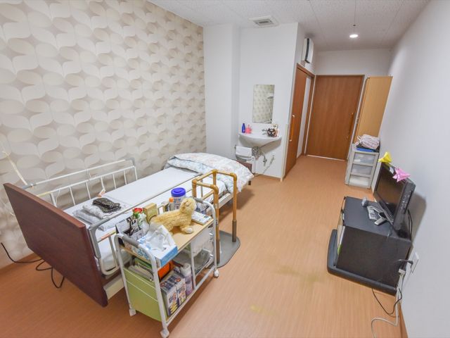 居心地の良い居室の風景 居室 整理整頓された個室で、必要な物が手近にあり、快適な生活空間を提供しています。リラックスできる環境でお仕事しませんか。